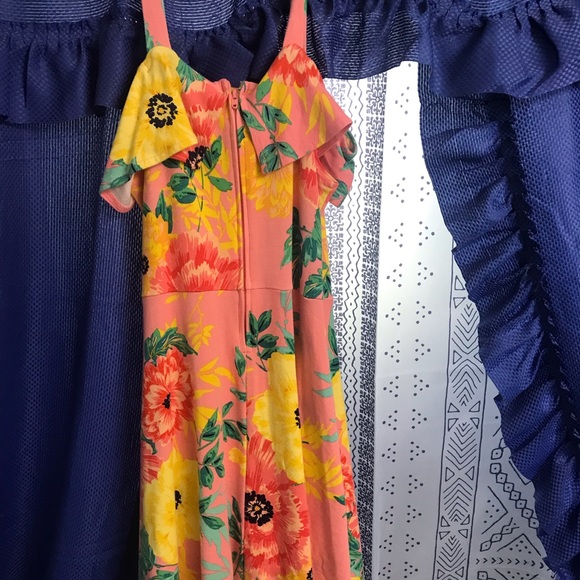 Girls dress - Picture 2 of 2